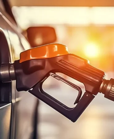 Benzine Büyük Zam Kapıda: Yarından İtibaren Pompalar Değişiyor!