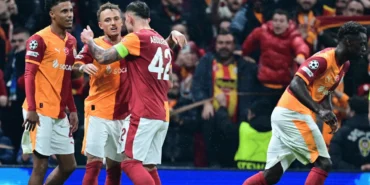 UEFA Şampiyonlar Ligi son 16 play-off turu ilk maçında Galatasaray, İtalyan ekibi Juventus’u ağırladı. Sarı-kırmızılılar, ilk yarısını 2-1 geride kapattığı müsabakadan 5-2’lik skorla galip ayrıldı. Cimbom bu sonuçla rövanş öncesinde avantajlı bir skor elde etti. Galatasaray, bu turun rövanşında 25 Şubat Çarşamba günü Torino’da Juventus ile karşı karşıya gelecek.