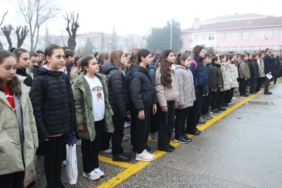 Okullarda 6 Şubat için saygı duruşunda bulunuldu