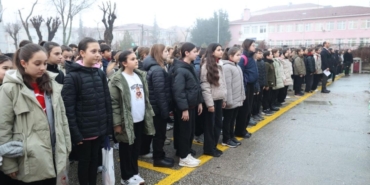 Okullarda 6 Şubat için saygı duruşunda bulunuldu